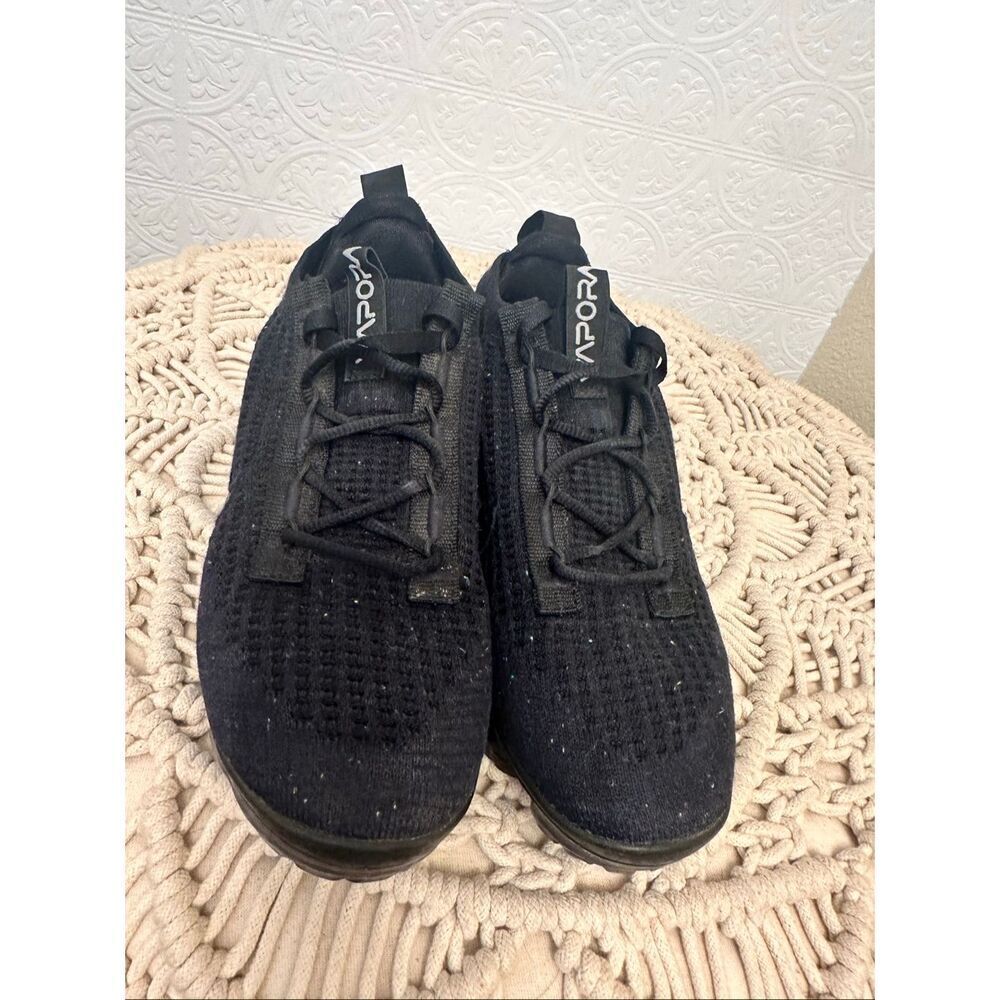 ✅ Nike Women’s Black Vapormax Knit Sneakers Size 7 - Picture 3 of 5